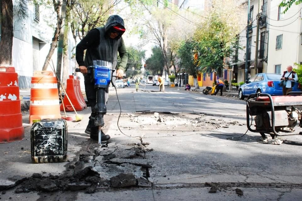 'Es sábado, pero es día de trabajo y aquí está el gobierno y están secretarios, secretarias, directores, coordinadores, porque salen temas en las colonias', expuso Batres en la Doctores.