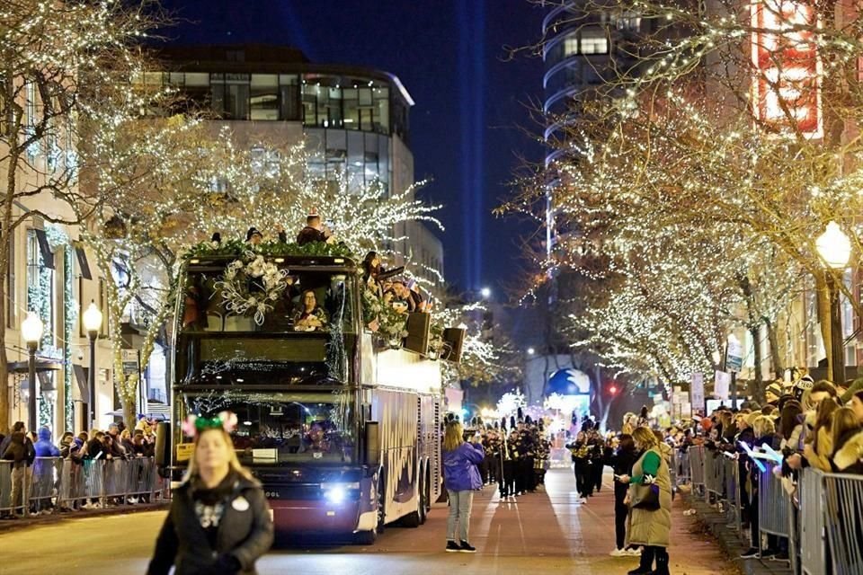 Chicago se engalana para recibir entre panorámicas, luces y delicias a quienes la visitarán durante esta festiva temporada.