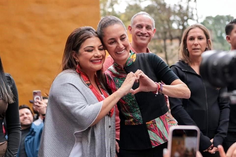 Claudia Sheinbaum y Clara Brugada durante mitin en la Alcaldía Azcapotzalco.