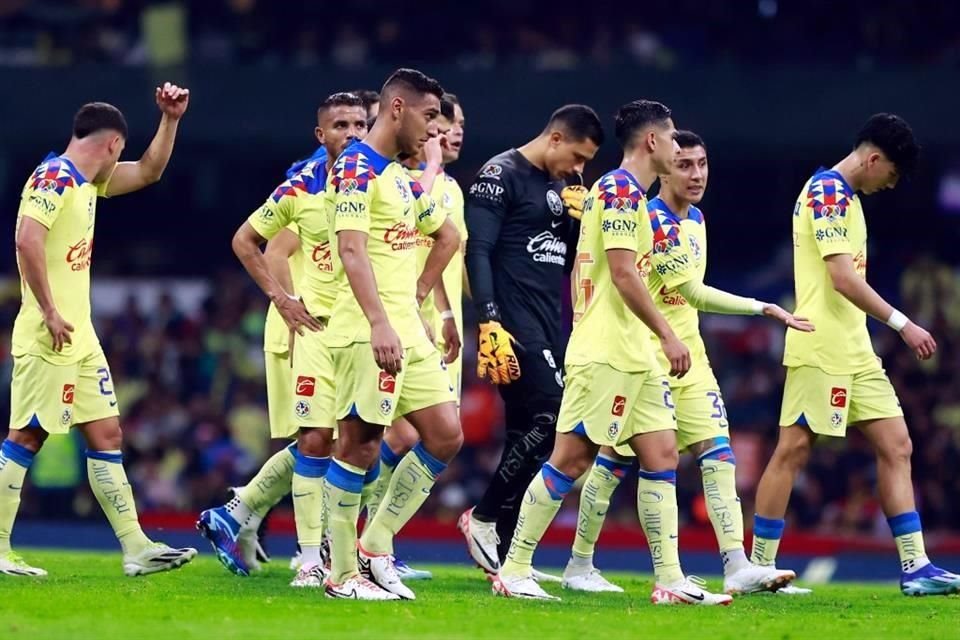 El equipo azulcrema fue abucheado al Medio Tiempo por la falta de espectáculo que dio en el primer lapso en el Estadio Azteca.