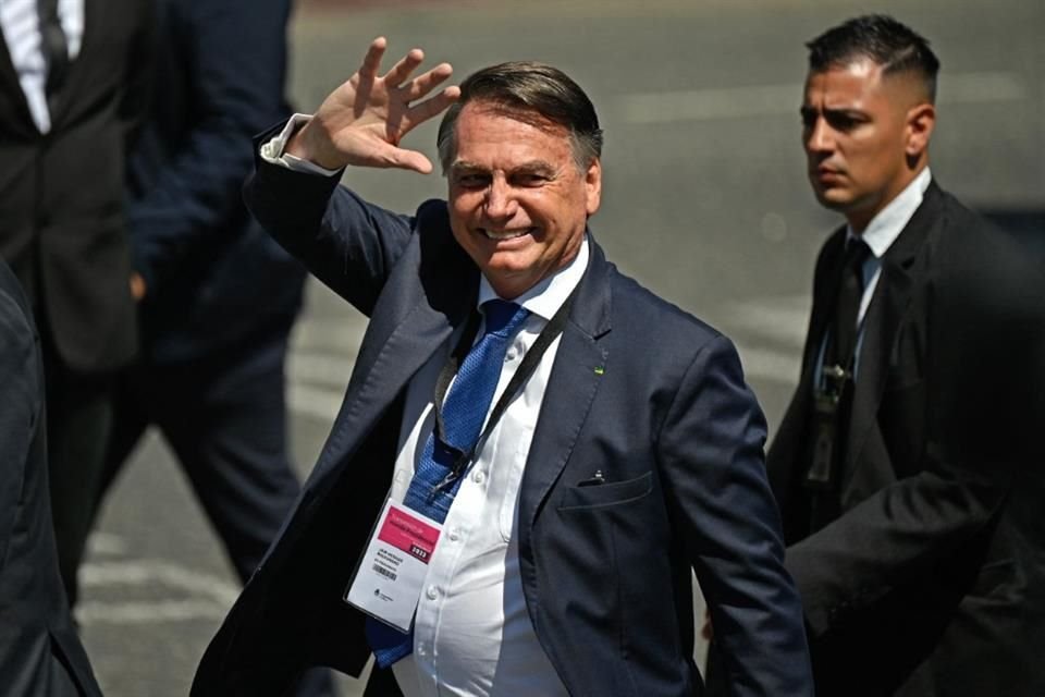 El ex Presidente de Brasil Jair Bolsonaro llega al Congreso para asistir a la toma de protesta de Milei.