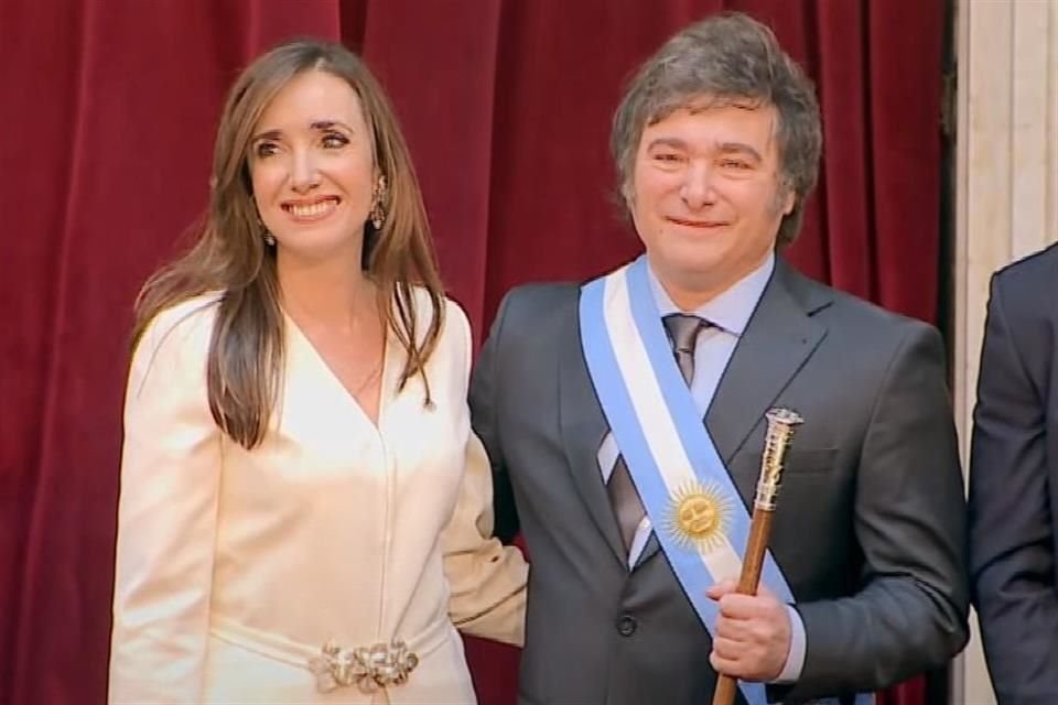 La Vicepresidenta igual juró en el cargo ante legisladores y diversos Jefes de Estado.