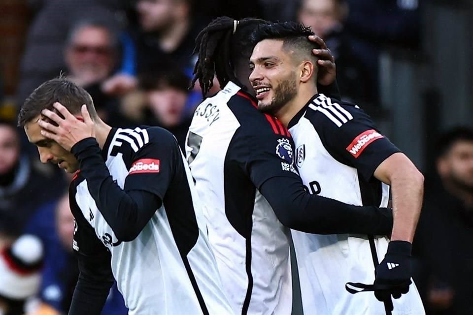 Raúl Jiménez comenzó la goleada del Fulham, que llegó a dos victorias consecutivas en Craven Cottage sin permitir gol en contra.