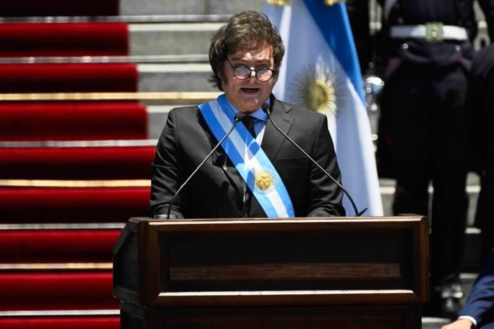 Milei habló sobre sus políticas a implementar frente a la crisis económica de Argentina. Advirtió que se viene un ajuste difícil, pero aseguró que es el comienzo de la reconstrucción del país.