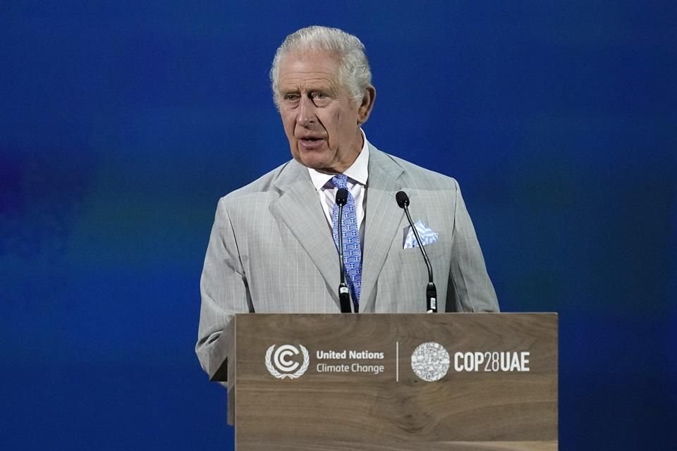 El monarca británico participó durante la COP28, en Dubai, pero fue criticado por usar jets privados.