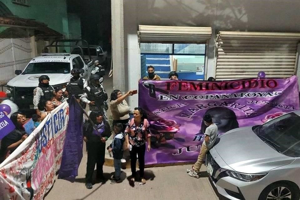 Familiares y grupos feministas protestaron en Tlapa de Comonfort para exigir justicia por Margarita.