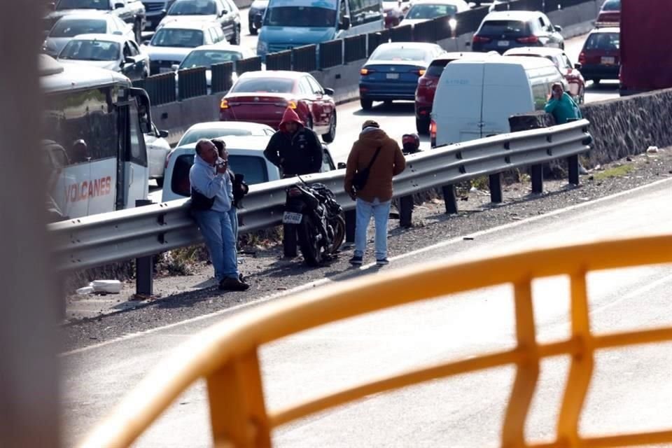 Óscar viajaba en motocicleta, pero tras ser arrollado por un vehículo, el conductor se dio a la fuga.