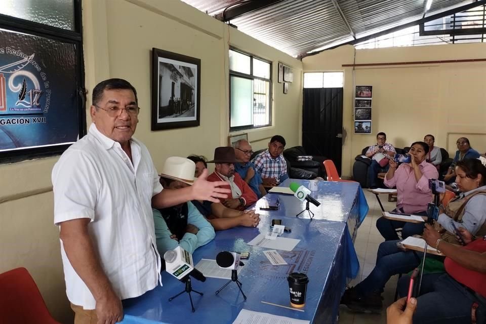 Los dirigentes de organizaciones campesinas en conferencia de prensa.