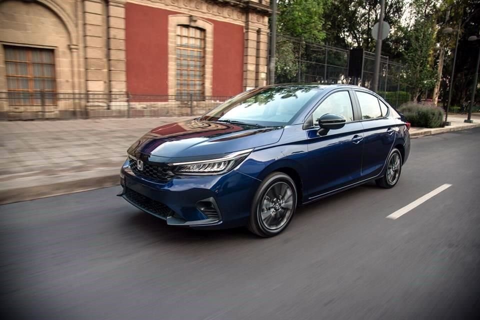 Incluye Honda Sensing con monitor de asistencia de cambio de carril y alerta de frenado.