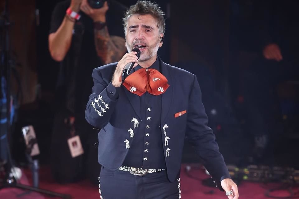 Recuerda Alejandro Fernández a su padre, Vicente, en su segundo aniversario luctuoso.