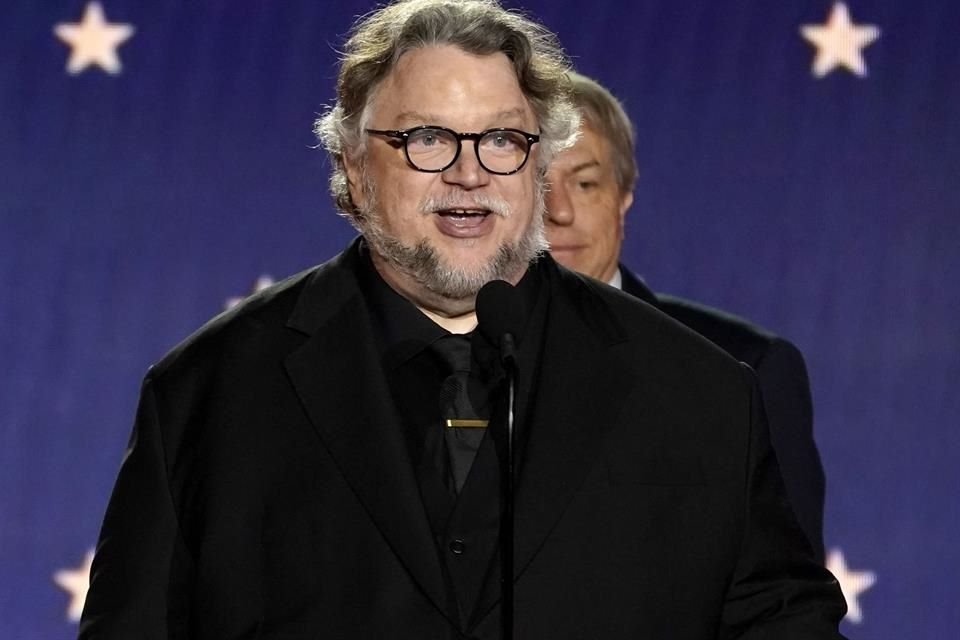 El cineasta mexicano Guillermo del Toro compartió en X que trabaja en las mejoras de calidad de imagen de su primera película, 'Cronos'.