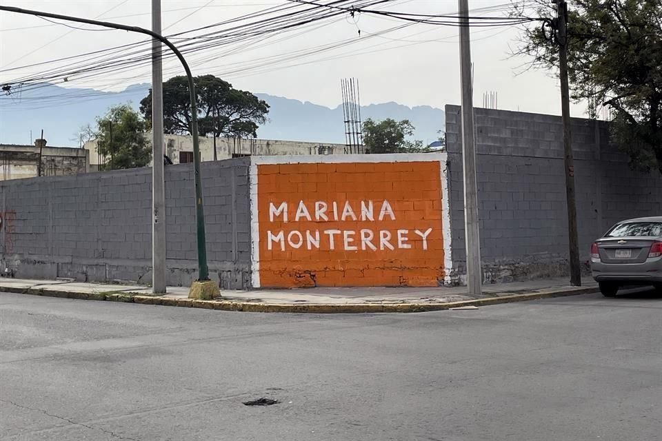 En el Centro de Monterrey ya se ve una barda con los colores del partido y el nombre de la aspirante a precandidata a la Alcaldía regia.