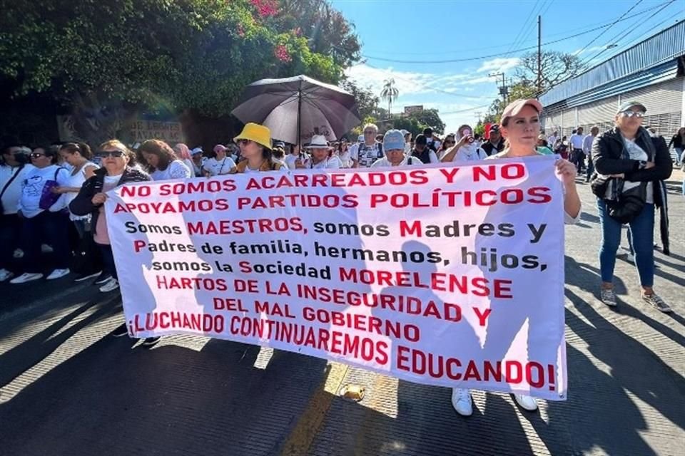 A la marcha acudió el Eliacin Salgado de la Paz, director general del Instituto de la Educación Básica del Estado de Morelos, quien hizo un llamado a que cese la violencia contra los docentes.