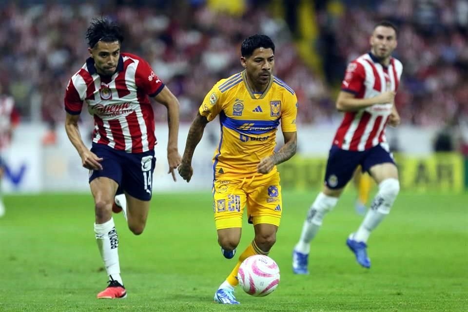 Javier Aquino ya acumula 5 títulos con Tigres desde que llegó en el 2015.