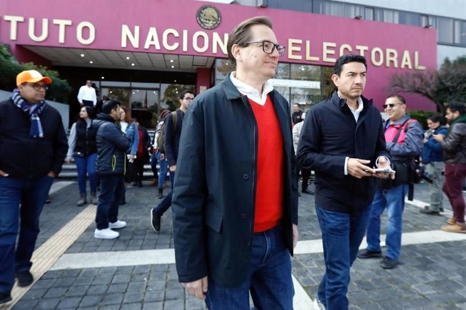 Salomón Chertorivski, precandidato de MC a la Jefatura de Gobierno, denunció a Brugada y Taboada ante el INE.