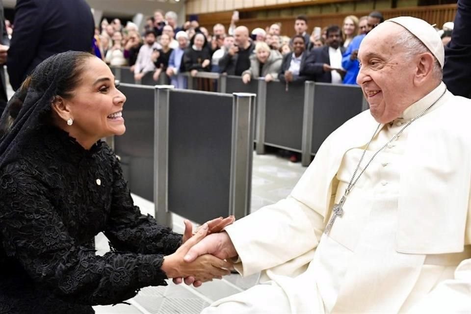 Lezama, Gobernadora morenista de QR, presumió en sus redes el mensaje de paz que le dio el Papa Francisco en el Vaticano.