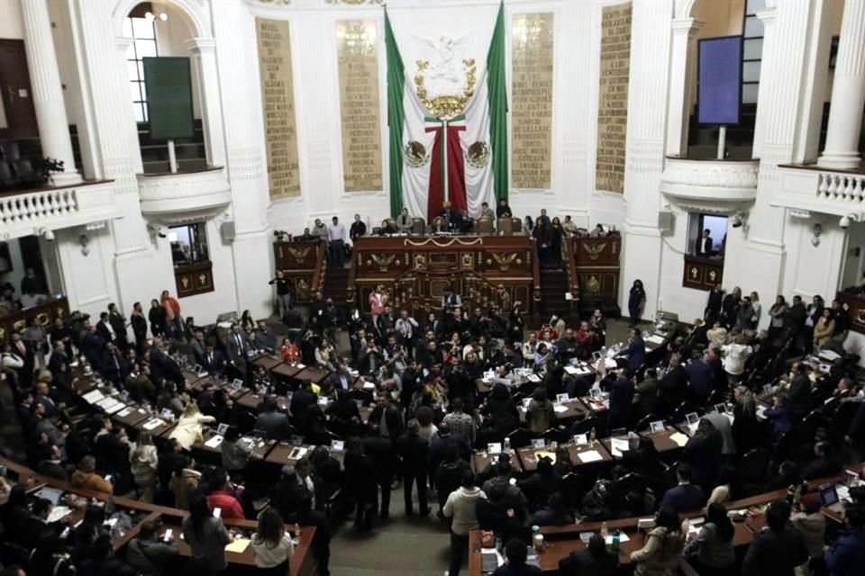 Hoy se discutió en el pleno del Congreso de la CDMX la ratificación de la Fiscal Ernestina Godoy, entre gritos los diputados reventaron la sesión.