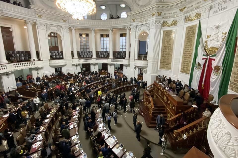 Hoy se discutió en el pleno del Congreso de la CDMX la ratificación de la Fiscal Ernestina Godoy, entre gritos los diputados reventaron la sesión.