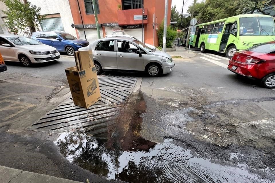 Las autoridades revisaron también el conjunto habitacional de Los Echave 40, en donde los residentes reportaron fisuras en muros y pisos.