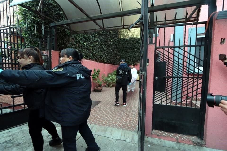 De acuerdo con las autoridades la joven fue identificada como Ana, de 21 años, y no presentaba signos de violencia.