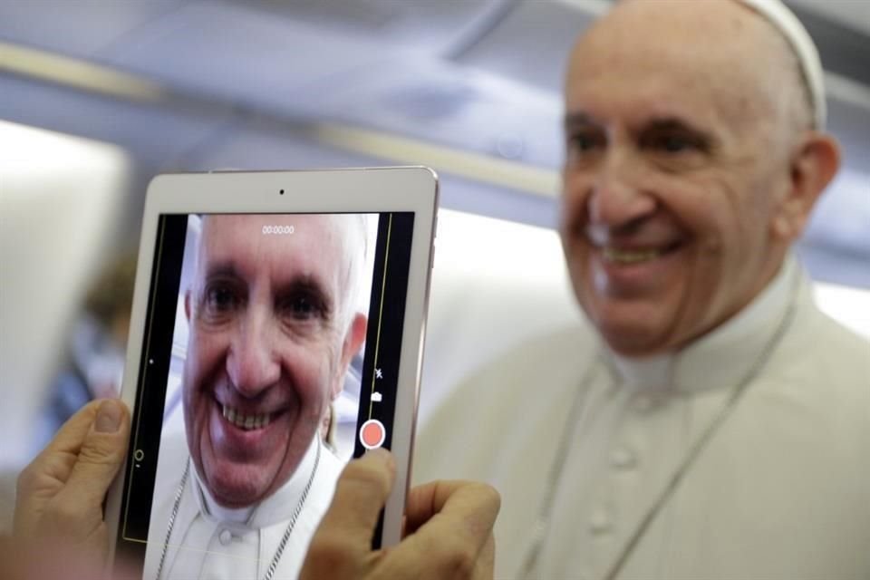 El Papa Francisco instó a la comunidad internacional a adoptar un tratado vinculante para regular el uso de la inteligencia artificial.