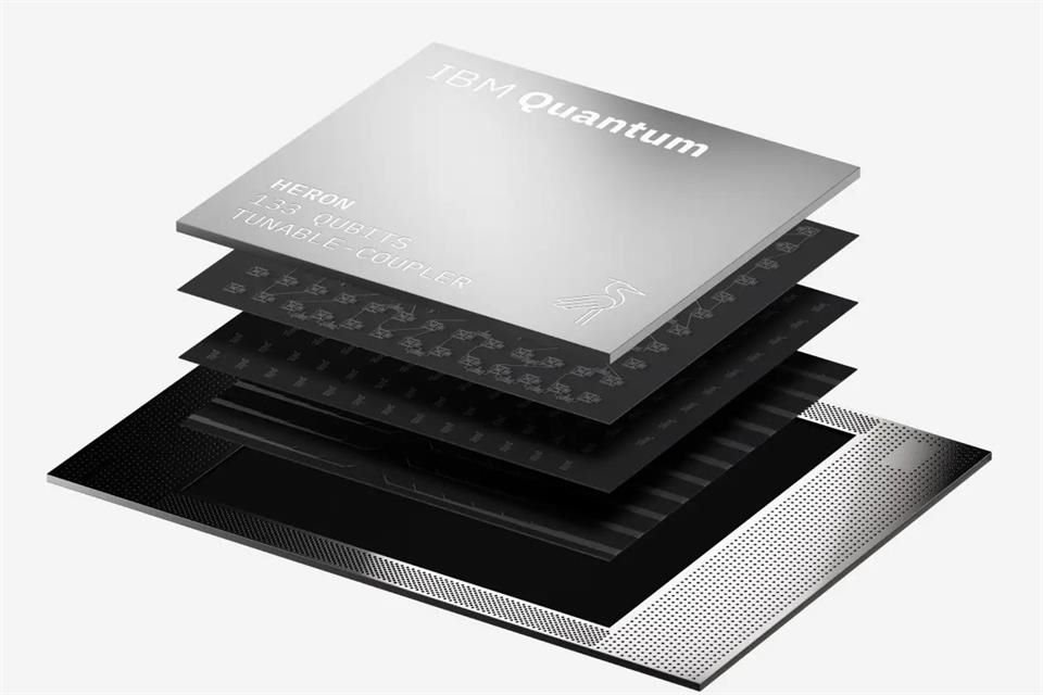 El procesador Heron es el motor de la computadora IBM Quantum System Two. A diferencia de los ordenadores clásicos, funciona mediante qubit.