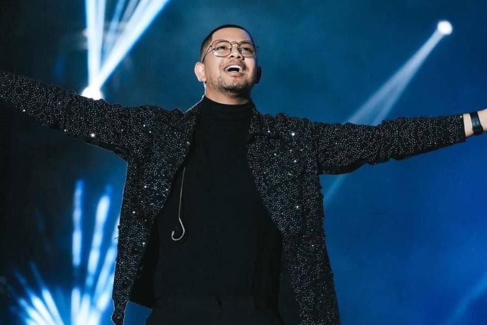 El cantante brasileño de gospel, Pedro Henrique, murió tras desplomarse en el escenario durante una actuación en vivo.