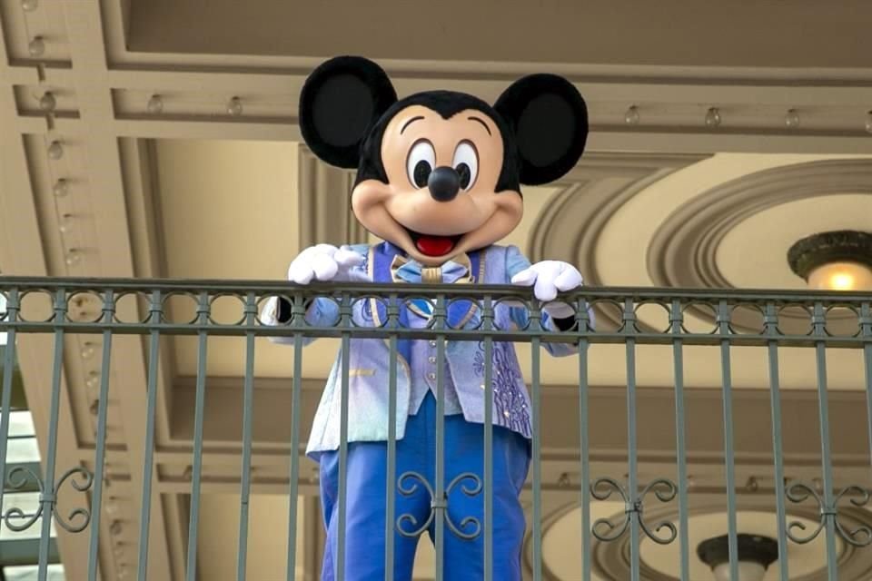 El famoso personaje Mickey Mouse pasará al dominio público en 2024, por lo que artistas podrán usarlo pero con limitaciones.