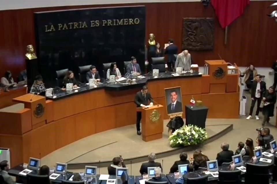 Al homenaje acudieron sus padres, su esposa y sus hijos.