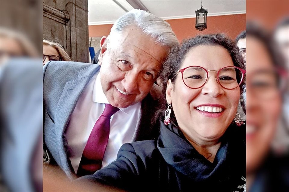 CON SELLO 4T. Fundadora de Morena, Consejera Adjunta de Legislación y Estudios Normativos de la Consejería Jurídica del Ejecutivo Federal y hermana del Jefe de Gobierno de la CDMX.