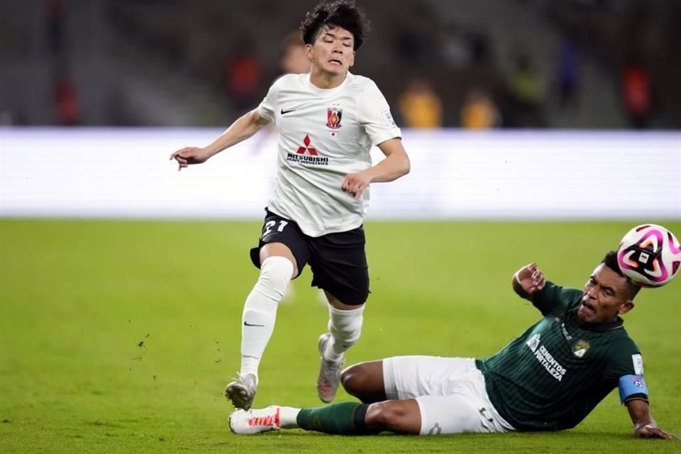 Urawa Reds tuvo mejor posesión de pelota en el tramo final del juego y por medio de Alex Schalk encontraron el gol de la diferencia al 78'.