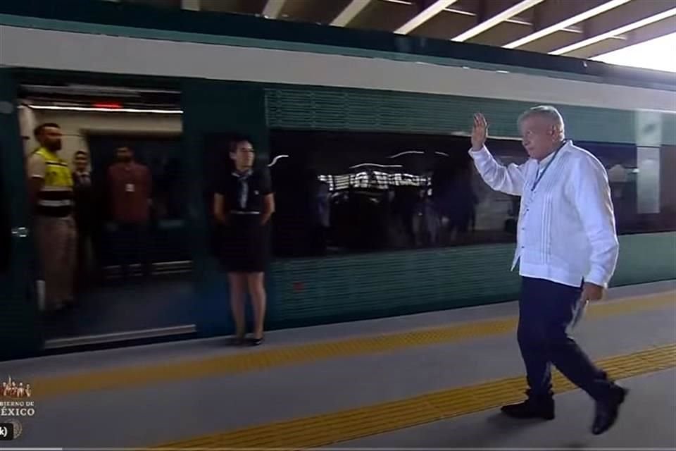 AMLO en estación San Francisco del Tren Maya.