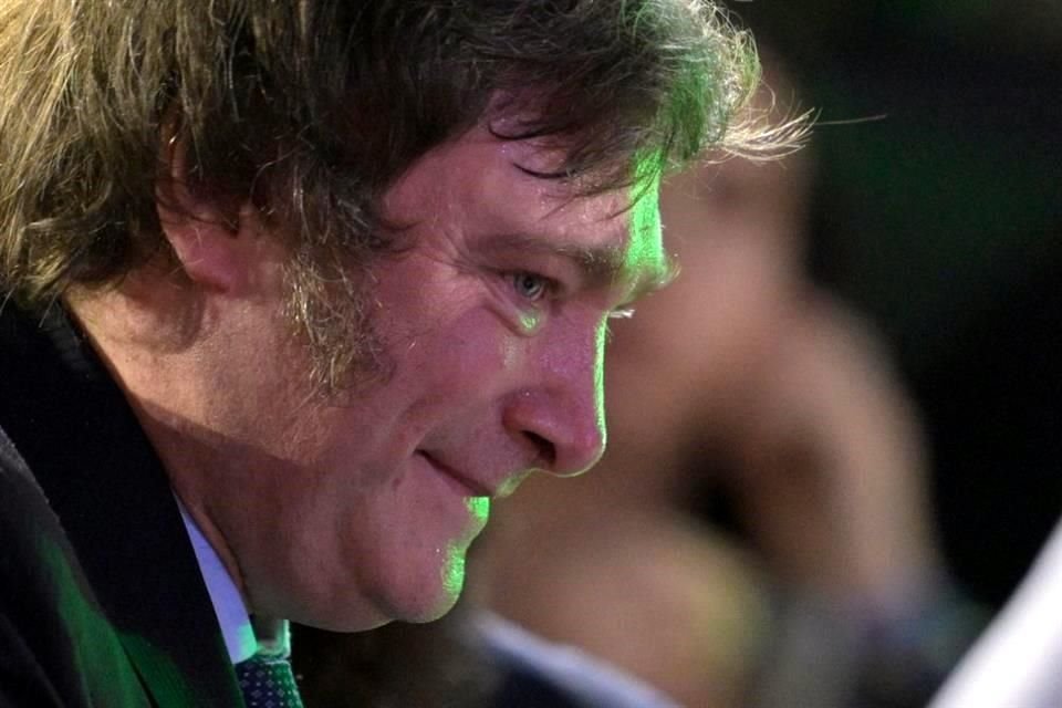 El Presidente Javier Milei sorteó su último sueldo que recibió como diputado e instó a los argentinos a no dejarse llevar por el pesimismo.