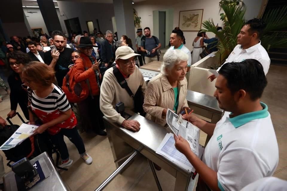 Primero pasajeros del Tren Maya.