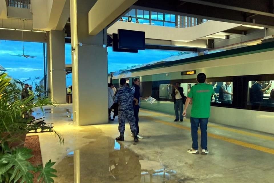 Un representante del Tren informó que el escáner de boletos aún no funciona y que las 14 estaciones hasta Cancún no están terminadas.