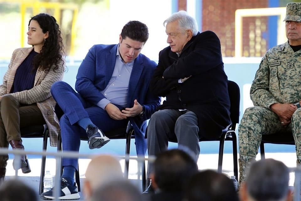 El Presidente AMLO dialogó con el Gobernador durante el encuentro.