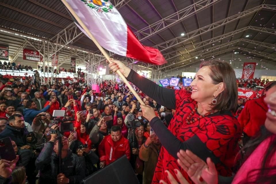 Xóchitl Gálvez encabezó un acto con militantes del PRI en Perote, Veracruz.