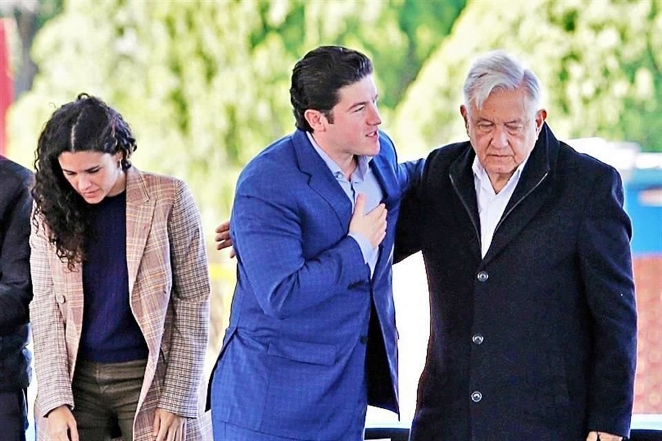 El Gobernador Samuel García y el Presidente Andrés Manuel López Obrador, con colaboradores como la titular de Segob, Luisa María Alcalde (atrás), encabezaron ayer el evento.