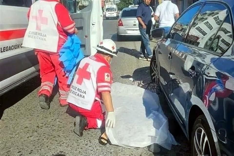 El cuerpo de la directora de odontología de la Universidad Valle Verde quedó tendido sobre sobre la Avenida Guerrero, a cinco cuadras del centro de Chilpancingo.