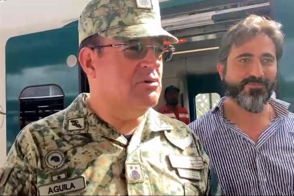 En una de las paradas del recorrido entre Campeche y Cancún, el General Lozano Águila explicó algunos de los pendientes de la obra y justificó que son trabajos continuos.