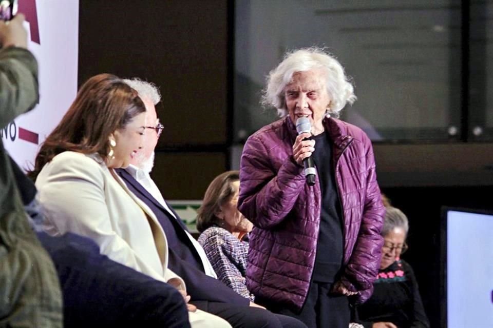 La escritora Elena Poniatowska se sumó al equipo.