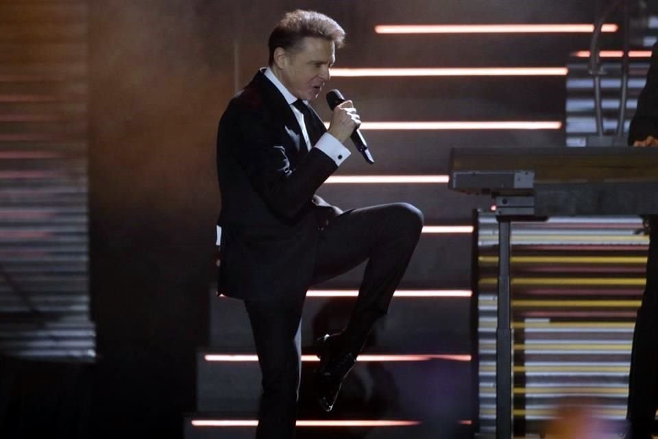 Luis Miguel en concierto en el Estadio Jalisco.