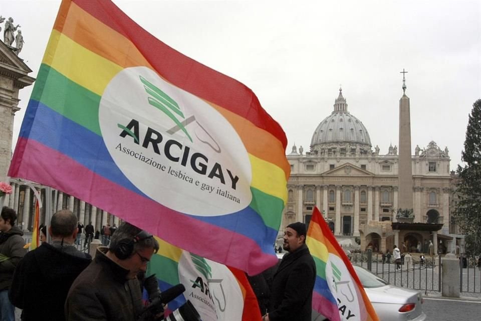 Con el anuncio reciente, es la primera vez que la Iglesia abre el camino de forma tan clara a la bendición de parejas del mismo sexo.