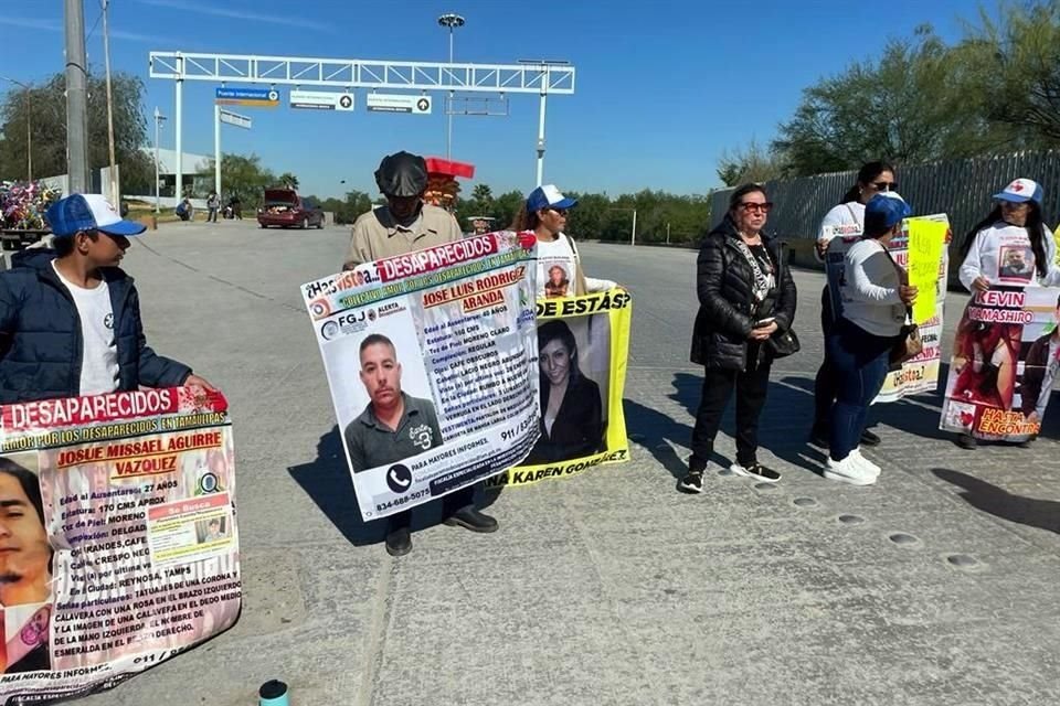 El colectivo Amor por los Desaparecidos, que dirige Edit González Treviño, decidió bloquear el cruce Reynosa-Hidalgo.