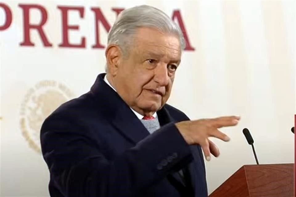 El Presidente en conferencia de prensa.