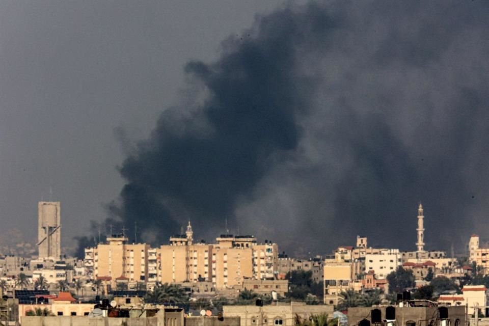 Una fotografía del sur de Gaza durante un bombardeo israelí el 19 de diciembre del 2023.