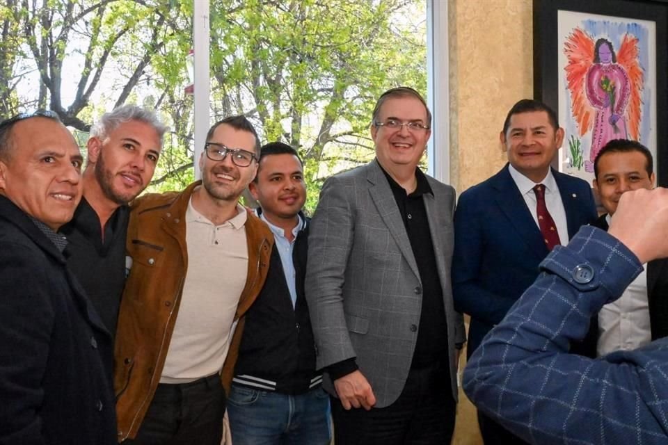 El ex Canciller se reunió con sus ex colaboradores en la interna de Morena por la candidatura presidencial y ofreció su apoyo a Alejandro Armenta.