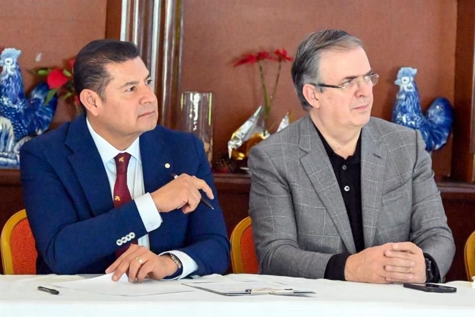 Ebrard ofreció el apoyo político de sus colaboradores en Puebla a Alejandro Armenta, aspirante de Morena, PT, PVEM y otros partidos al Gobierno estatal.