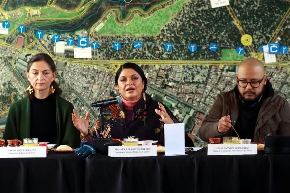 Alejandra Fraustro (al centro), Secretaria de Cultura, cifró en 4 mil 500 millones de pesos la inversión para el proyecto.