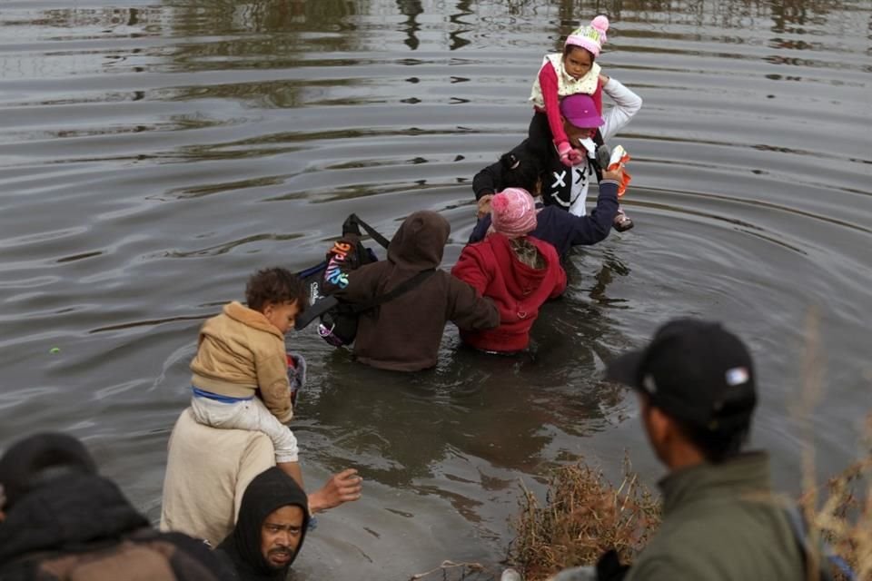 El número de inmigrantes encontrados el lunes estaba cerca o en un récord de un sólo día.
